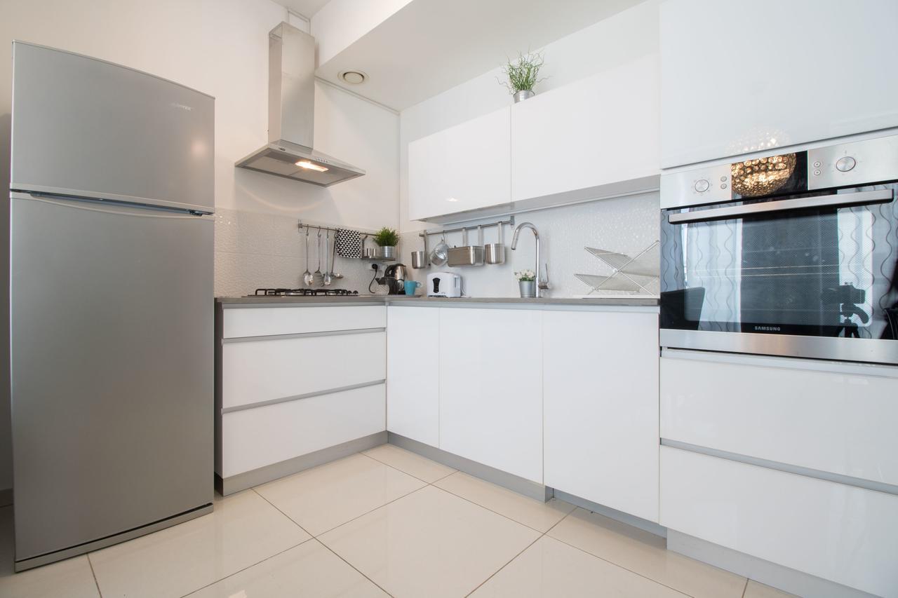 Sweethome26 Luxury Apt Close To The Beach & Free Parking Тель-Авив Экстерьер фото