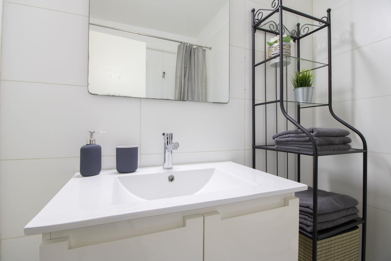 Sweethome26 Luxury Apt Close To The Beach & Free Parking Тель-Авив Экстерьер фото